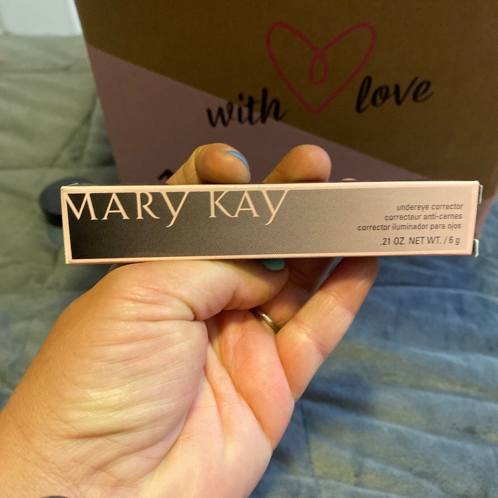 Mary Kay under eye corrector